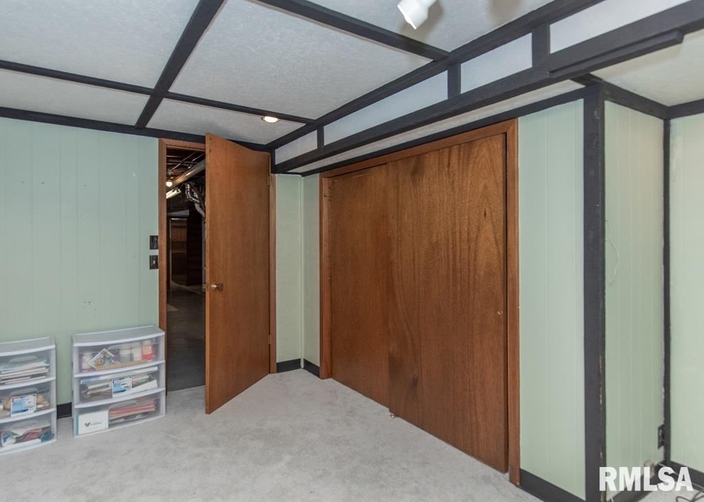 1333 Northlawn Road Davenport, IA 52804 - Photo 29 of 37 Gallery Image 29
