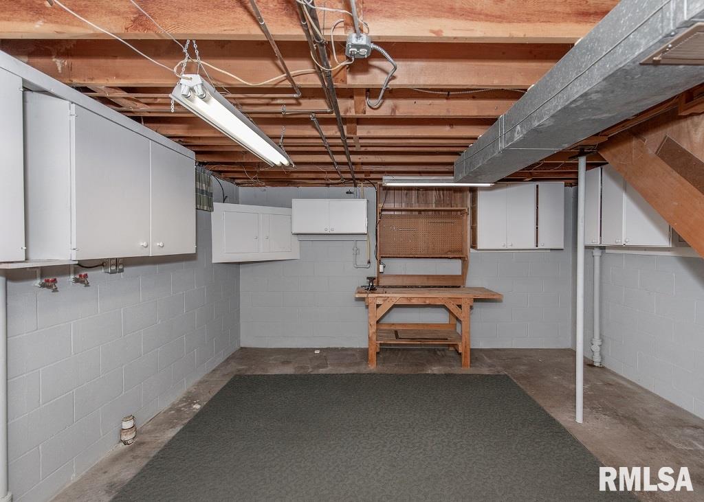 1333 Northlawn Road Davenport, IA 52804 - Photo 32 of 37 Gallery Image 32