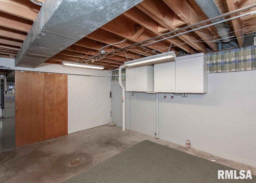 1333 Northlawn Road Davenport, IA 52804 - Photo 33 of 37 Gallery Image 33