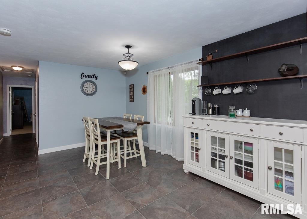 1333 Northlawn Road Davenport, IA 52804 - Photo 9 of 37 Gallery Image 9