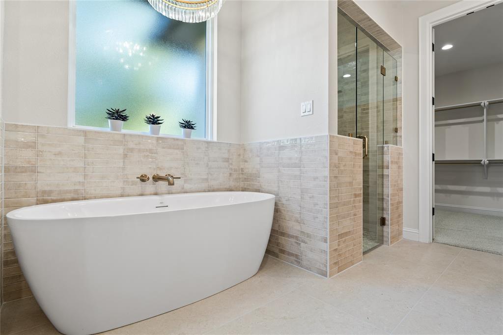 152 North Big Red Way China Spring, TX 76633 - Photo 18 of 31 a bathroom with a bathtub and shower