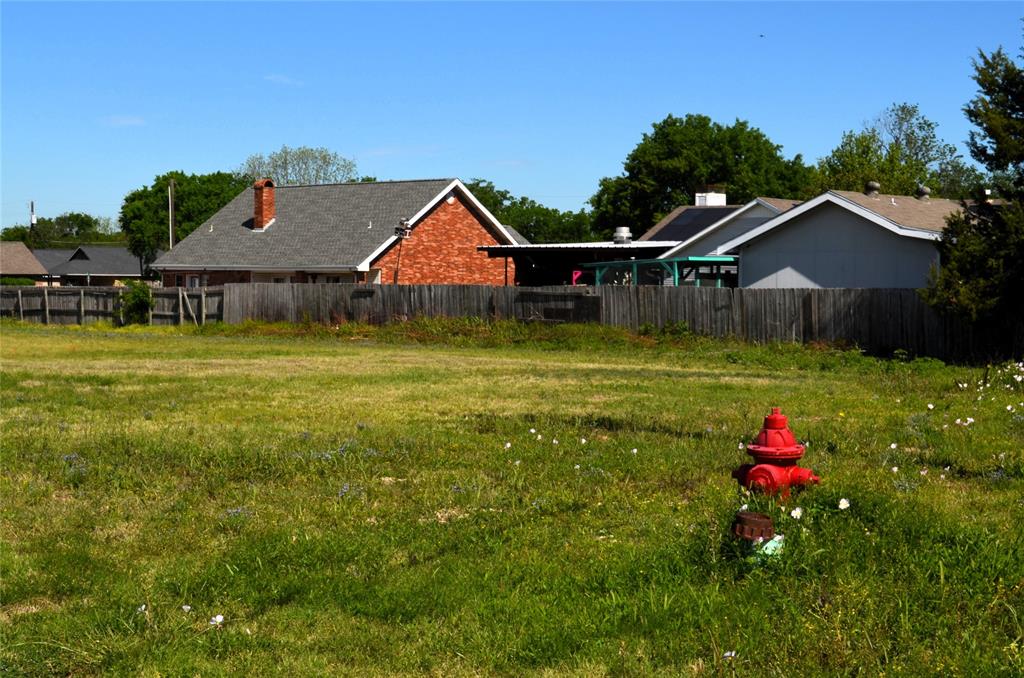 306 Preston Road Mabank, TX 75147 - Photo 2 of 6 a yellow and red house sitting in middle of the grass