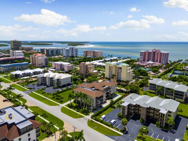 $595,000 | 960 Swallow Avenue, Unit 203, Marco Island, FL 34145