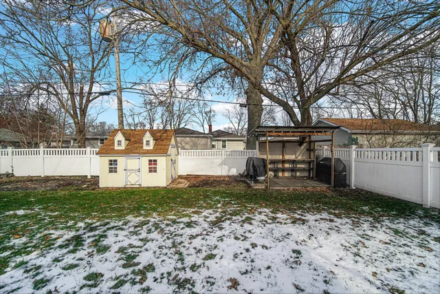 $340,000 | 241 Lawndale Drive, Munster, IN 46321