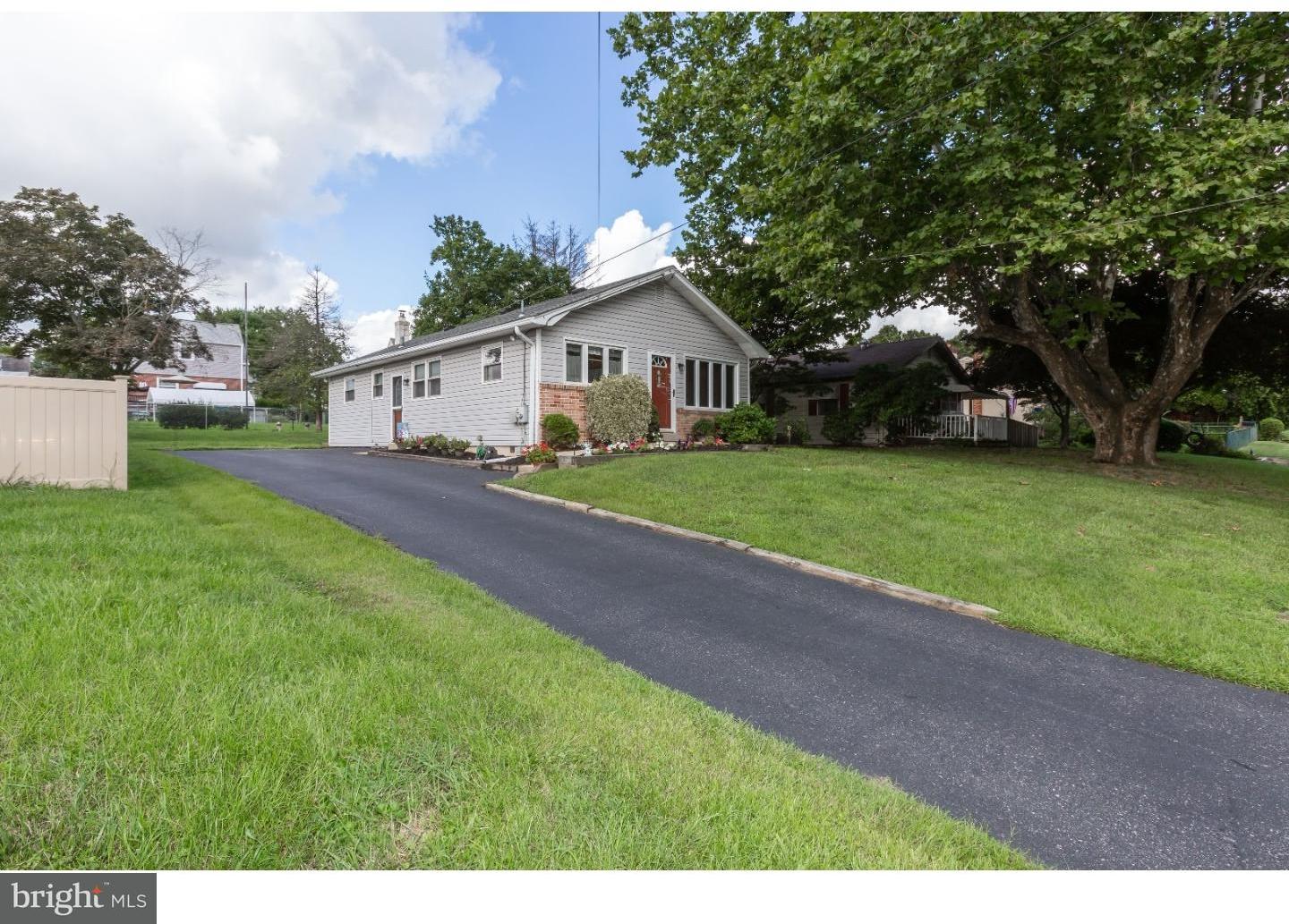 806 Crystle Road Aston, PA 19014 - Photo 2 of 25