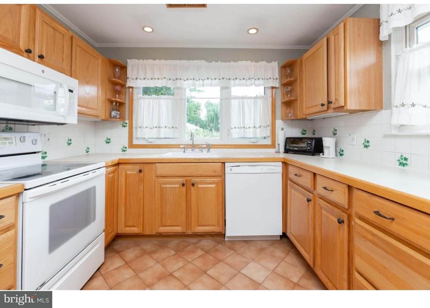 806 Crystle Road Aston, PA 19014 - Photo 12 of 25