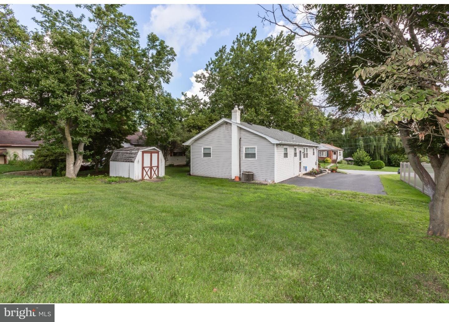 806 Crystle Road Aston, PA 19014 - Photo 3 of 25