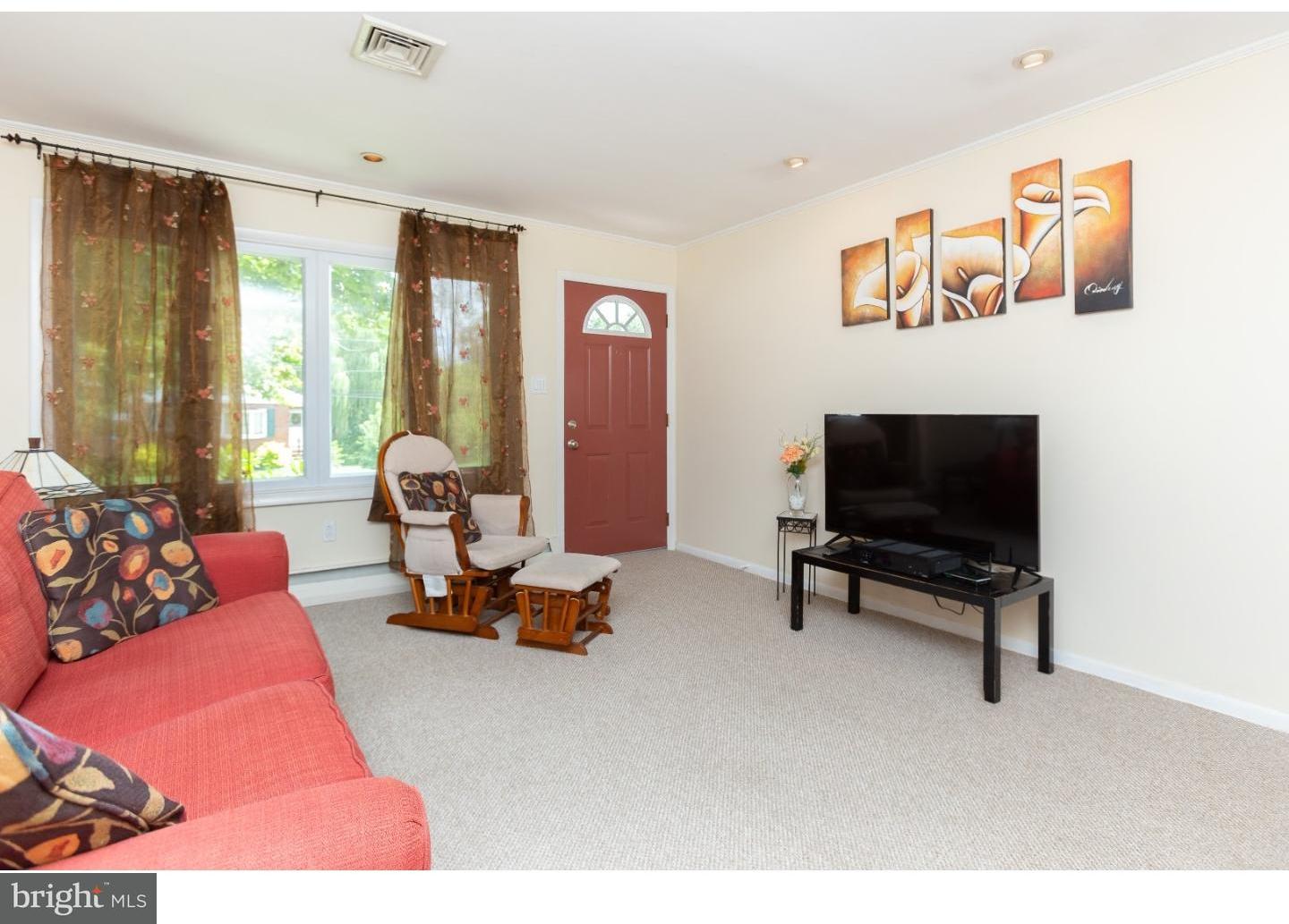 806 Crystle Road Aston, PA 19014 - Photo 4 of 25