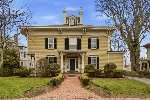$725,000 | 28 Kay Street, Unit 3, Newport, RI 02840