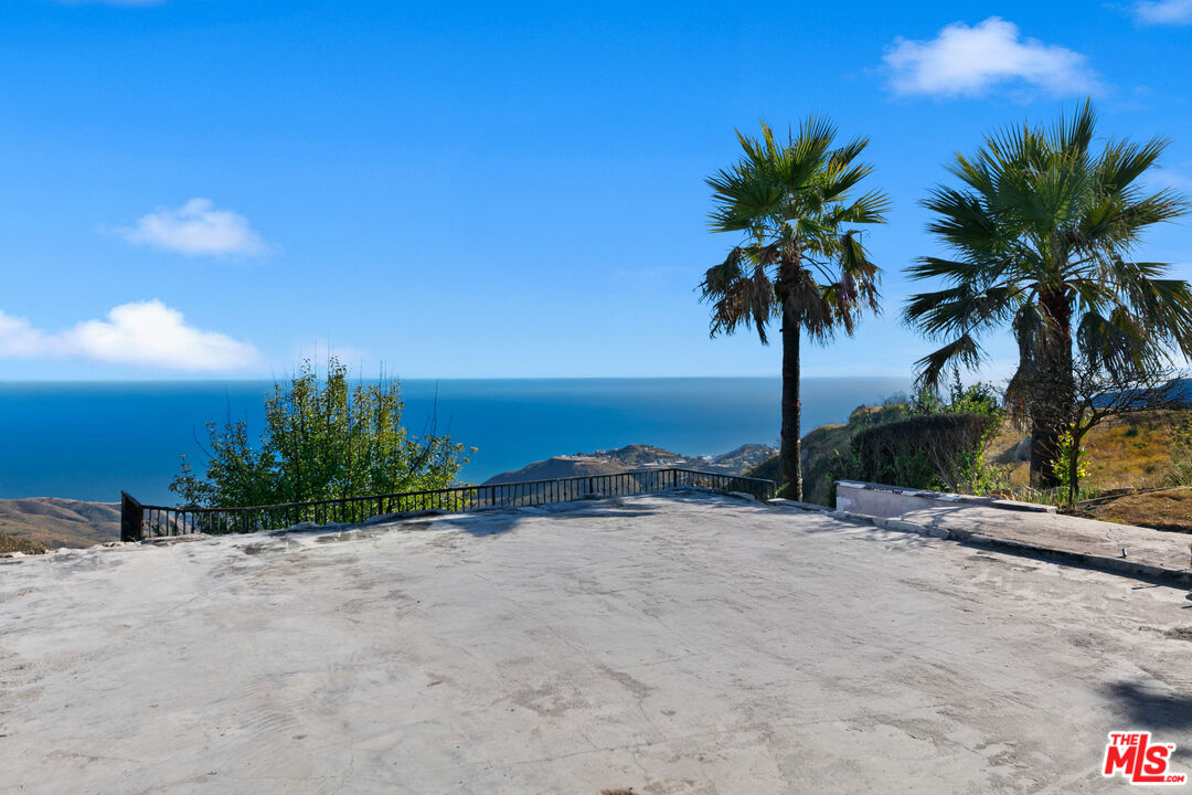 23010 Saddle Peak Road Topanga, CA 90290 - Photo 16 of 51 a view of beach and ocean view