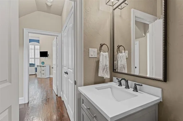 a en suite bathroom with a sink vanity and a mirror