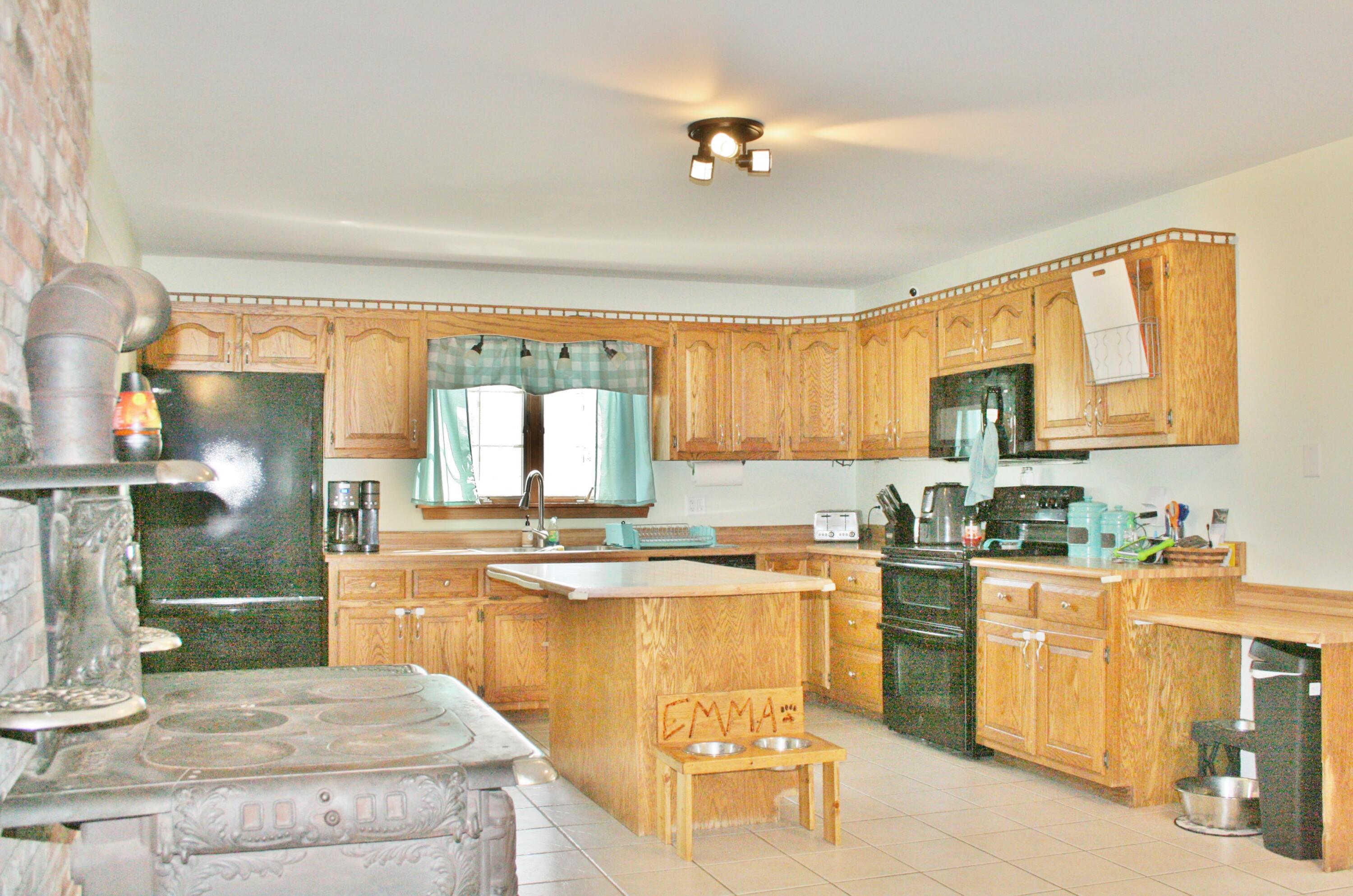 1896 Wagner Bridge Road Waldoboro, ME 04572 - Photo 3 of 41 IMG_8648