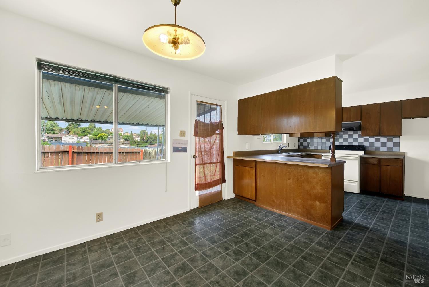 2715 Limerick Road San Pablo, CA 94806 - Photo 10 of 42