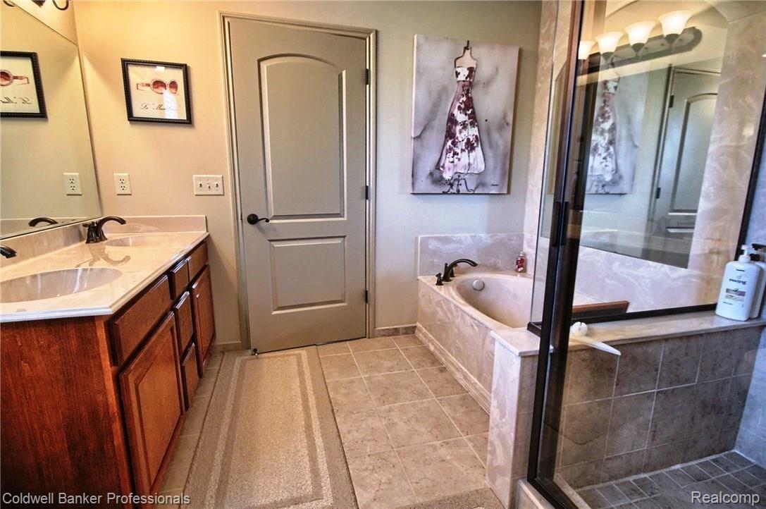 23579 Dunston Road Novi, MI 48375 - Photo 19 of 32 Master Bath with Marble