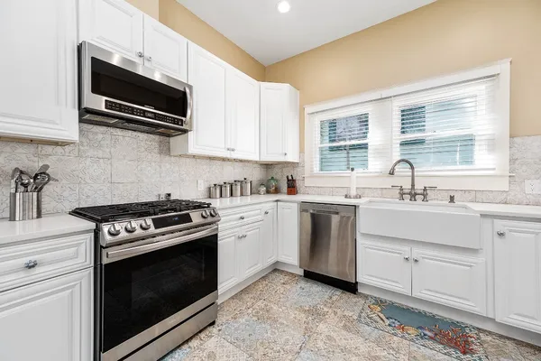 $1,850 | 3811 Avenue O, Galveston, TX 77550