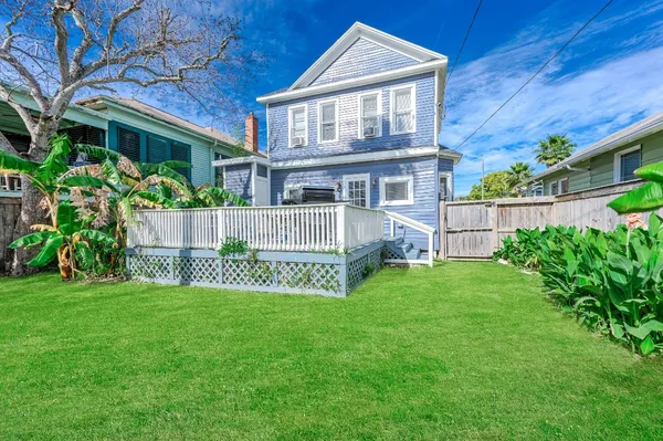 $1,850 | 3811 Avenue O, Galveston, TX 77550