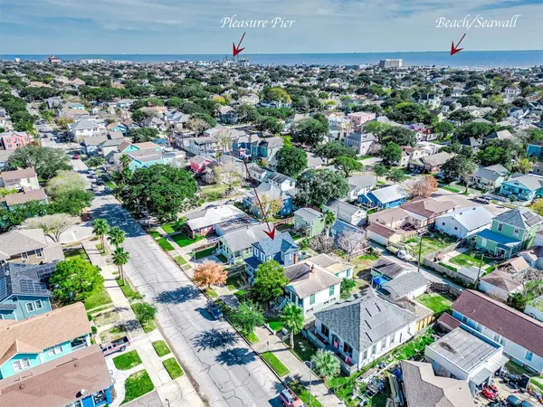 $1,850 | 3811 Avenue O, Galveston, TX 77550