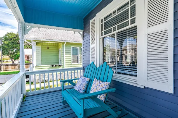 $1,850 | 3811 Avenue O, Galveston, TX 77550