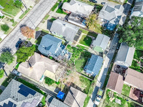 $1,850 | 3811 Avenue O, Galveston, TX 77550
