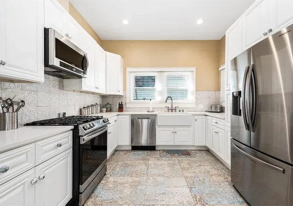 $1,850 | 3811 Avenue O, Galveston, TX 77550
