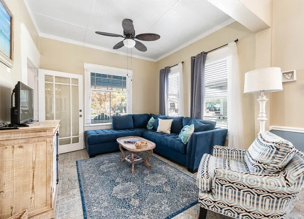 $1,850 | 3811 Avenue O, Galveston, TX 77550