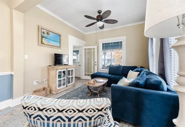 $1,850 | 3811 Avenue O, Galveston, TX 77550