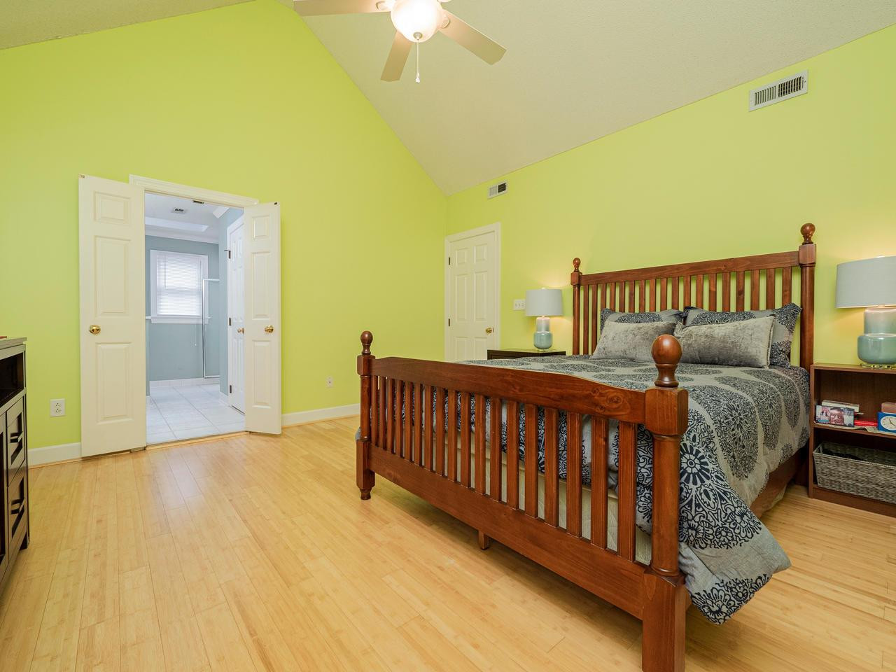 4404 MacIntyre Commons Raleigh, NC 27606 - Photo 15 of 27 Vaulted Ceilings