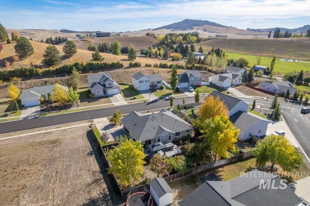 $562,000 | 865 Fairview Drive, Moscow, ID 83843