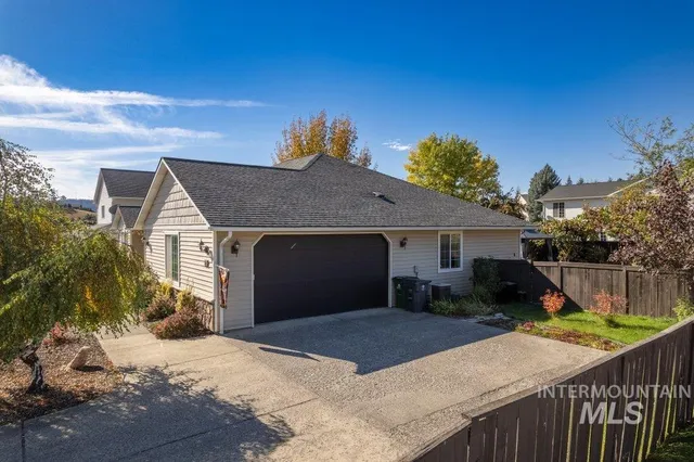 $562,000 | 865 Fairview Drive, Moscow, ID 83843