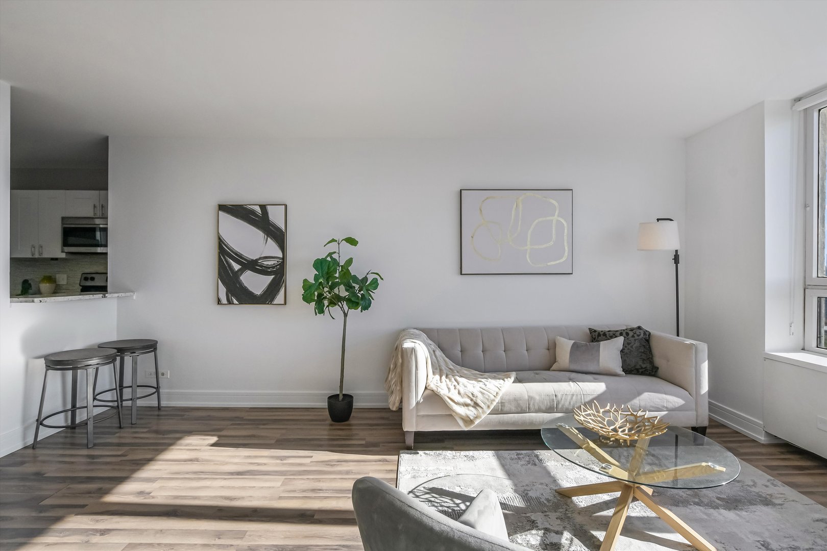 3930 North Pine Grove Avenue, Unit 2308 Chicago, IL 60613 - Photo 6 of 29 a living room with furniture and a rug