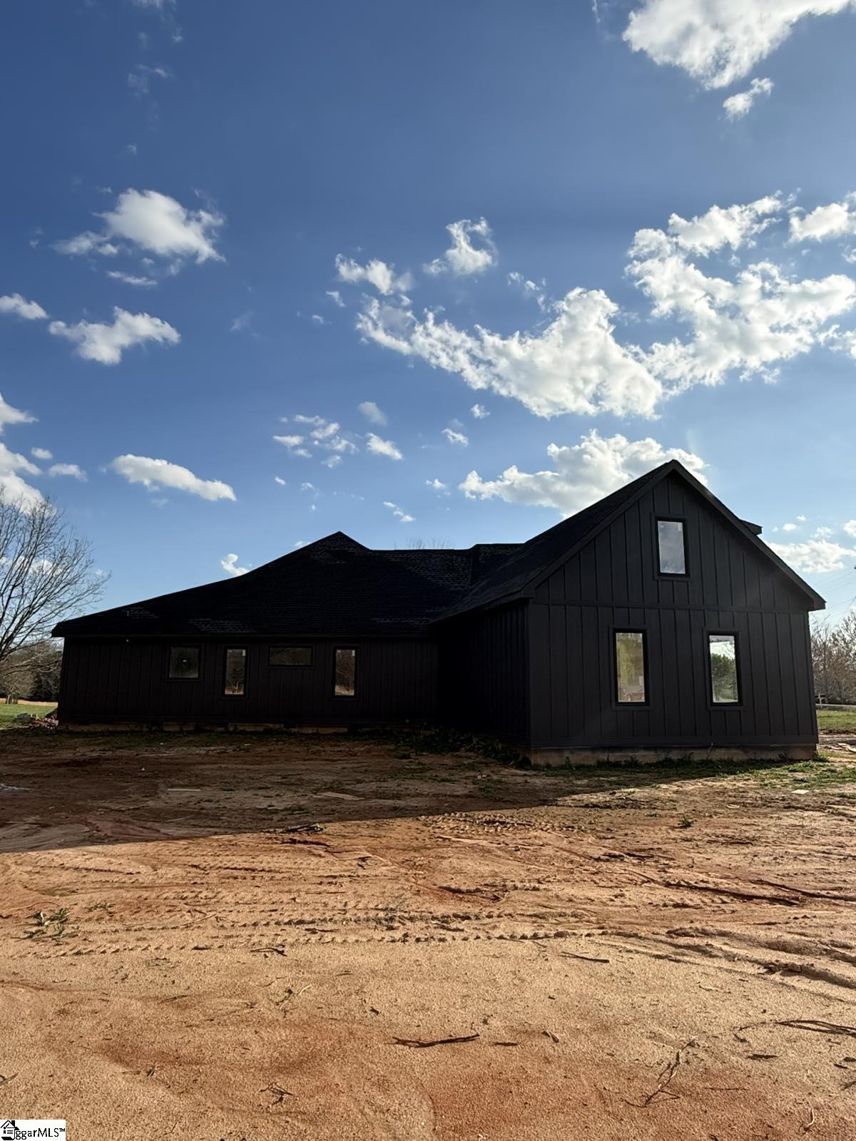 992 Bumblebee Lane Wellford, SC 29385 - Photo 2 of 10