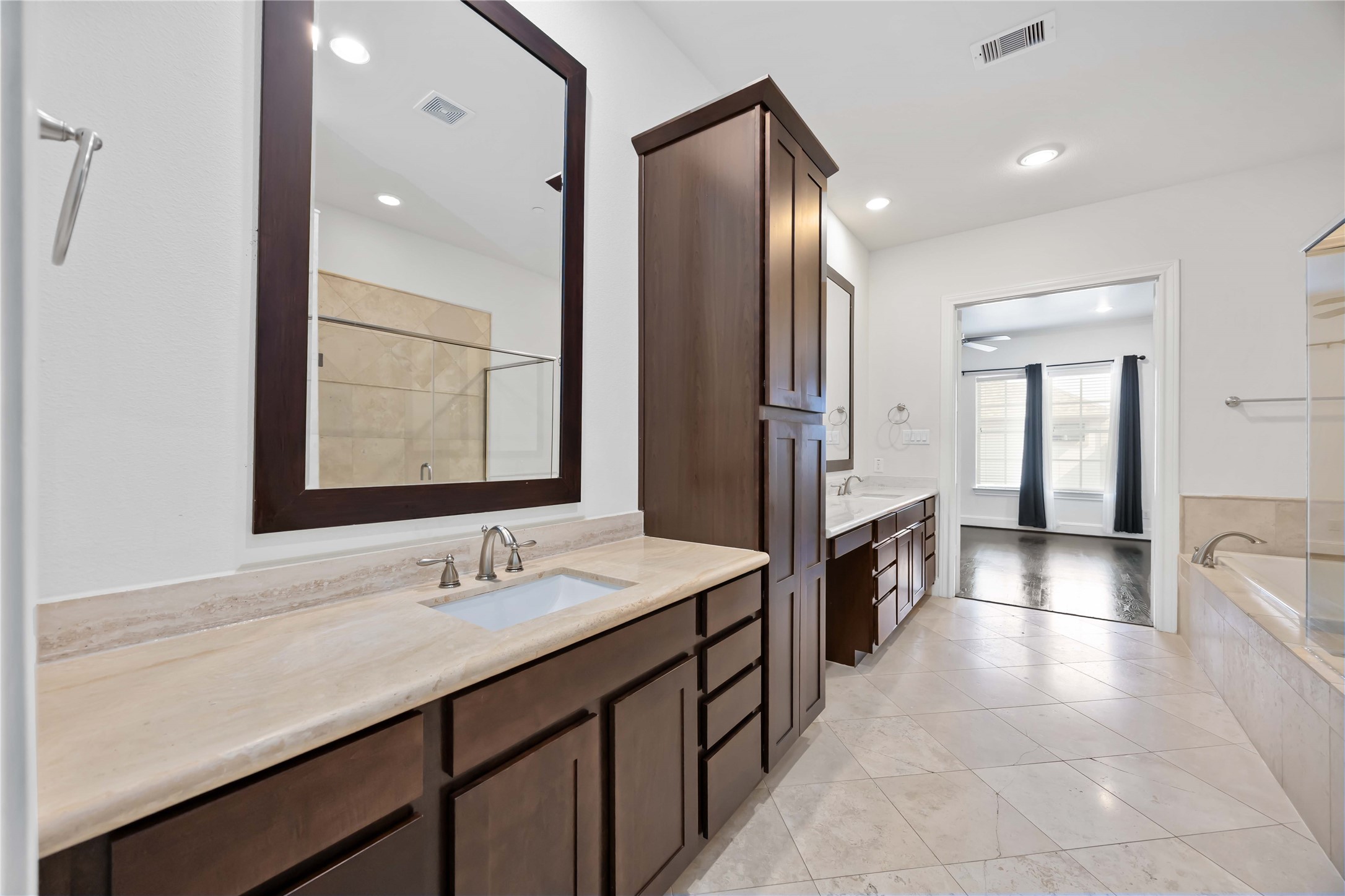1104 Thompson Street Houston, TX 77007 - Photo 12 of 22