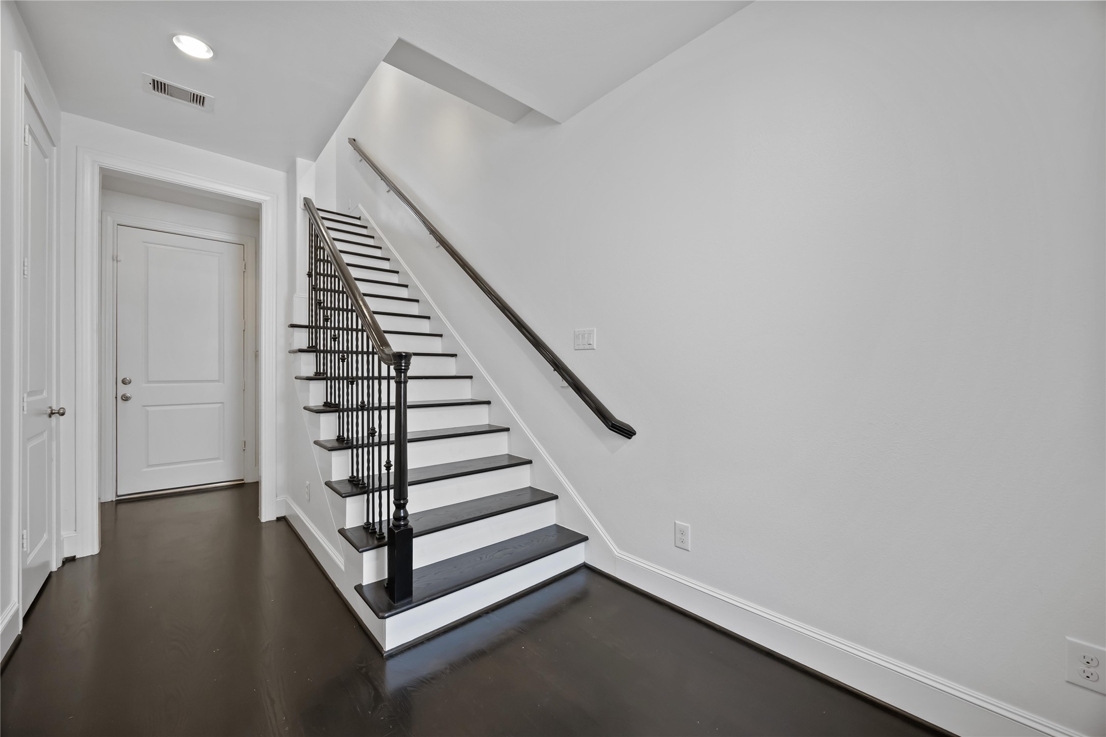 1104 Thompson Street Houston, TX 77007 - Photo 2 of 22