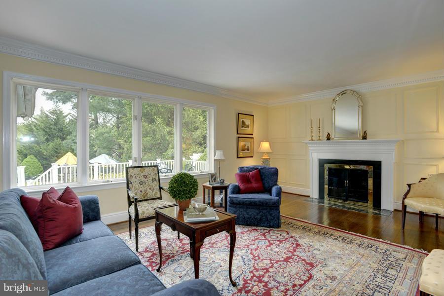 14400 Seneca Road Darnestown, MD 20874 - Photo 3 of 29 Living Room