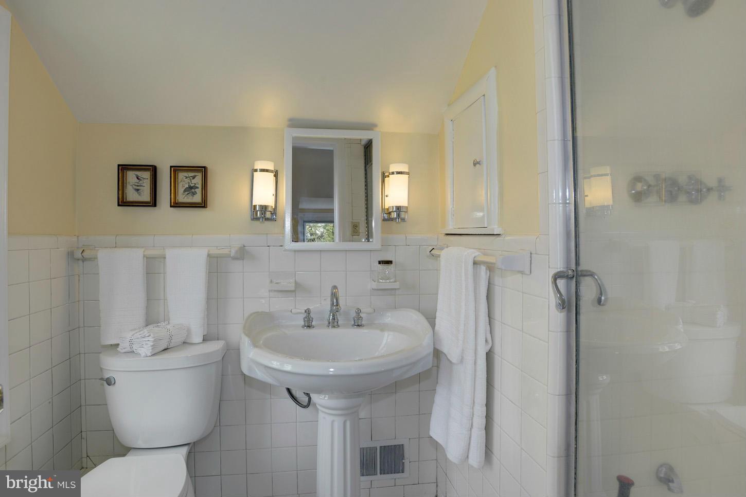 14400 Seneca Road Darnestown, MD 20874 - Photo 22 of 29 Bath