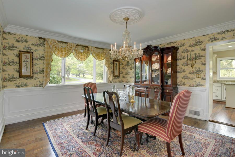 14400 Seneca Road Darnestown, MD 20874 - Photo 4 of 29 Dining Room