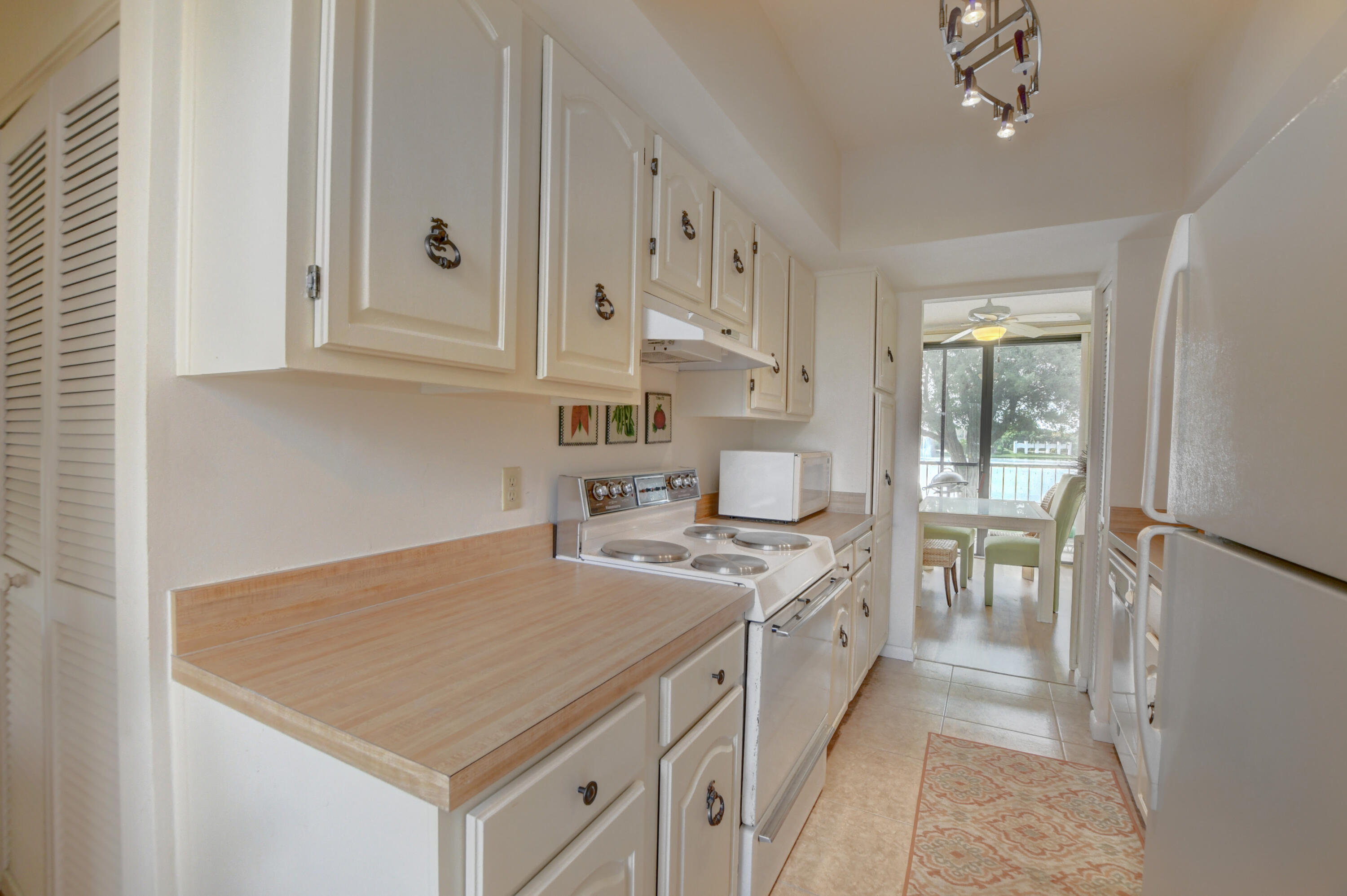 3103 Bridgewood Drive Boca Raton, FL 33434 - Photo 11 of 50 13_ebf_3561_2_3_4_5
