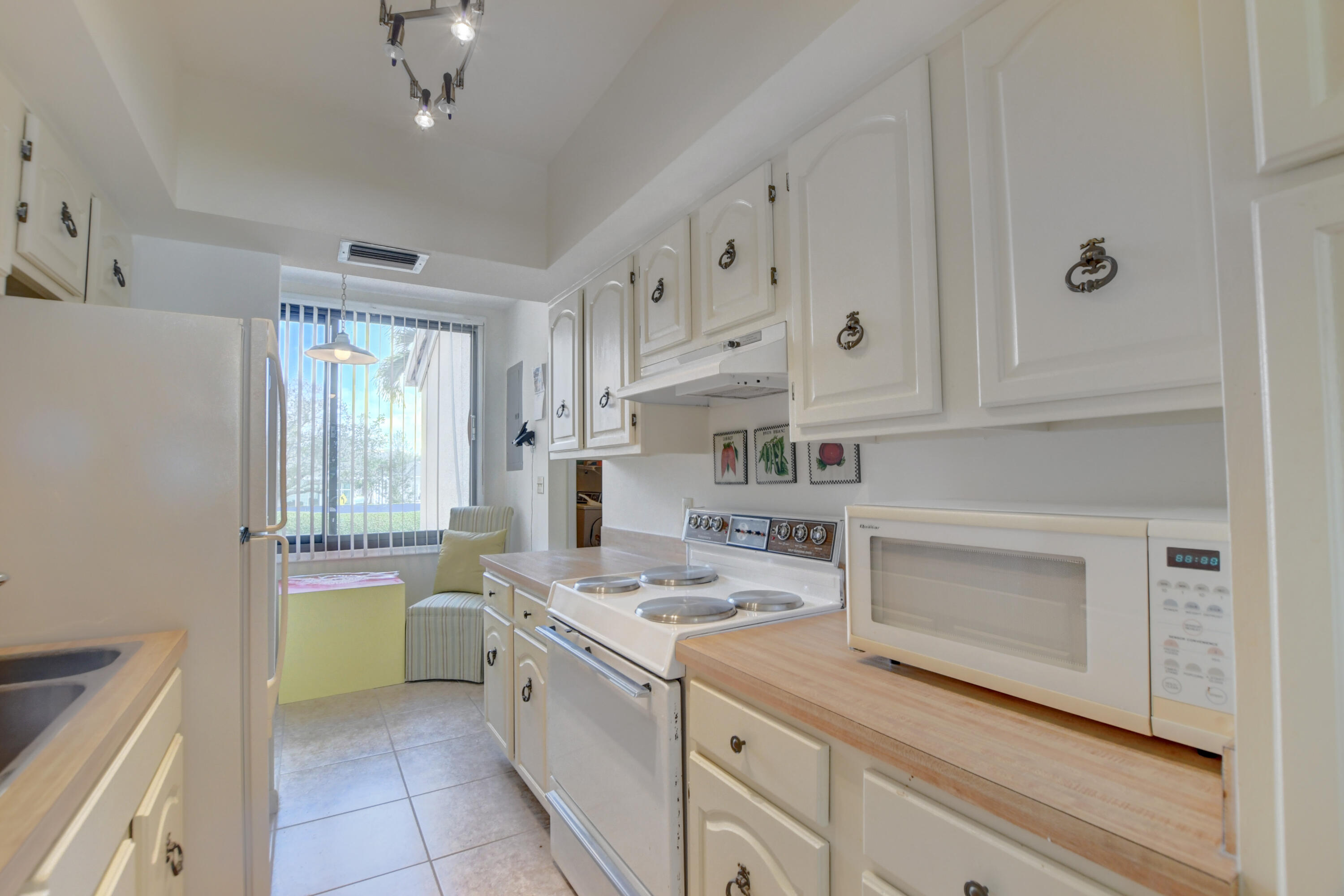 3103 Bridgewood Drive Boca Raton, FL 33434 - Photo 9 of 50 11_ebf_3551_2_3_4_5