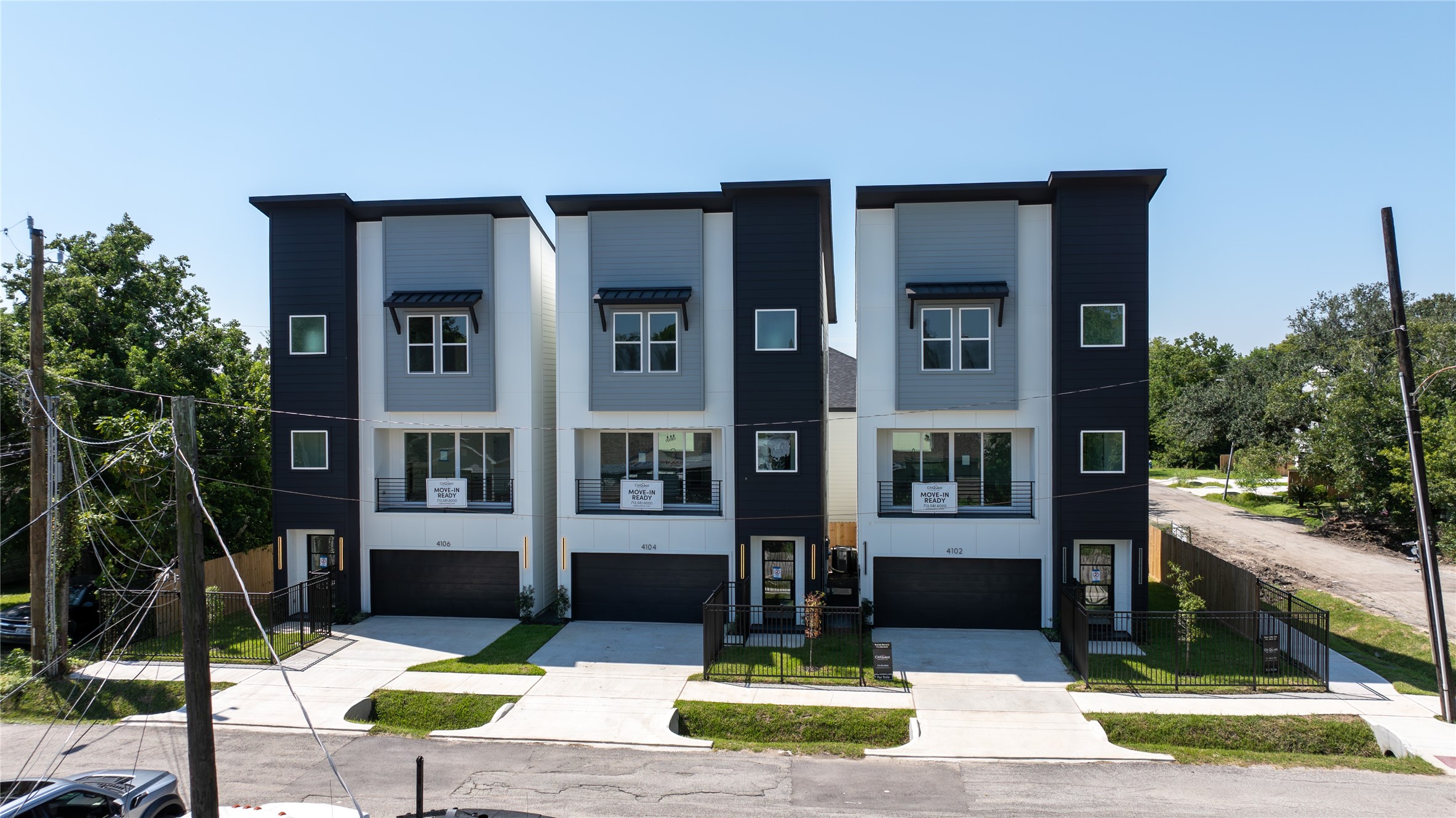 4106 Alice Street Houston, TX 77021 - Photo 13 of 22 front view of house with a yard
