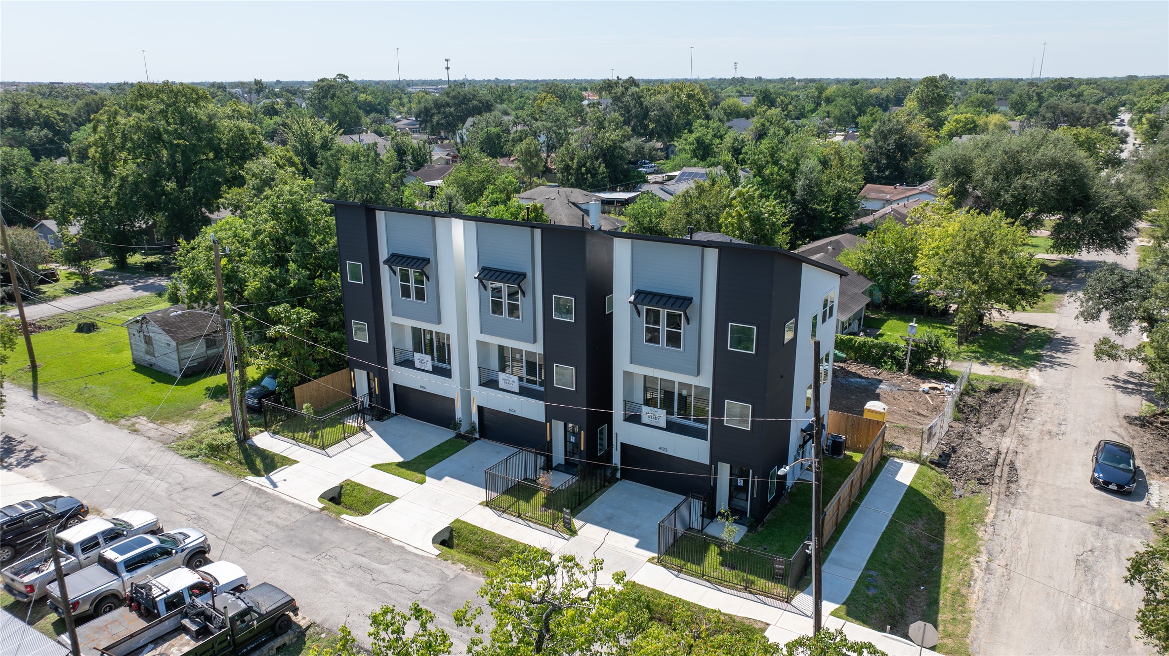 4106 Alice Street Houston, TX 77021 - Photo 15 of 22 a backyard of a house with lots of green space
