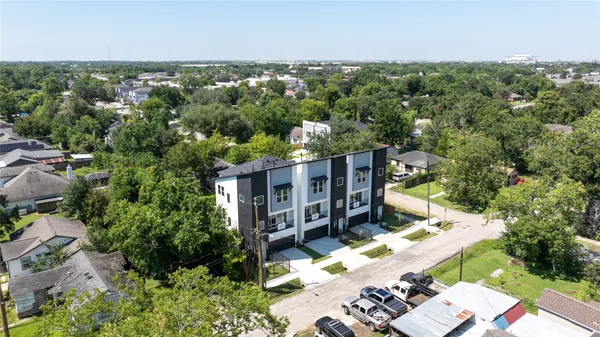 an aerial view of a house with yard swimming pool and outdoor seating