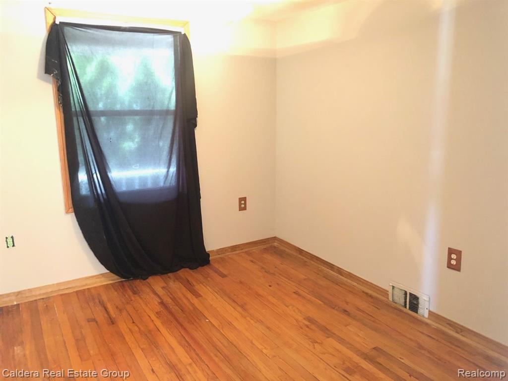 7253 Standard Street Center Line, MI 48015 - Photo 8 of 12