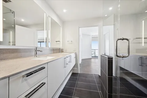 $1,625,250 | 1701 Hermann Drive, Unit 27CE, Houston, TX 77004