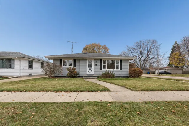 $294,900 | 1727 24th Street, Kenosha, WI 53140