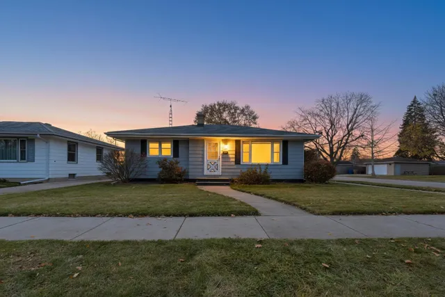 $294,900 | 1727 24th Street, Kenosha, WI 53140
