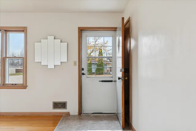 $294,900 | 1727 24th Street, Kenosha, WI 53140