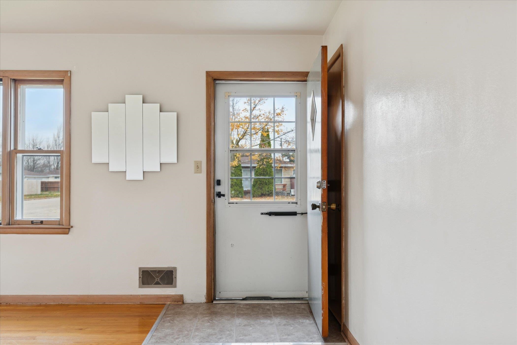 1727 24th Street Kenosha, WI 53140 - Photo 3 of 31