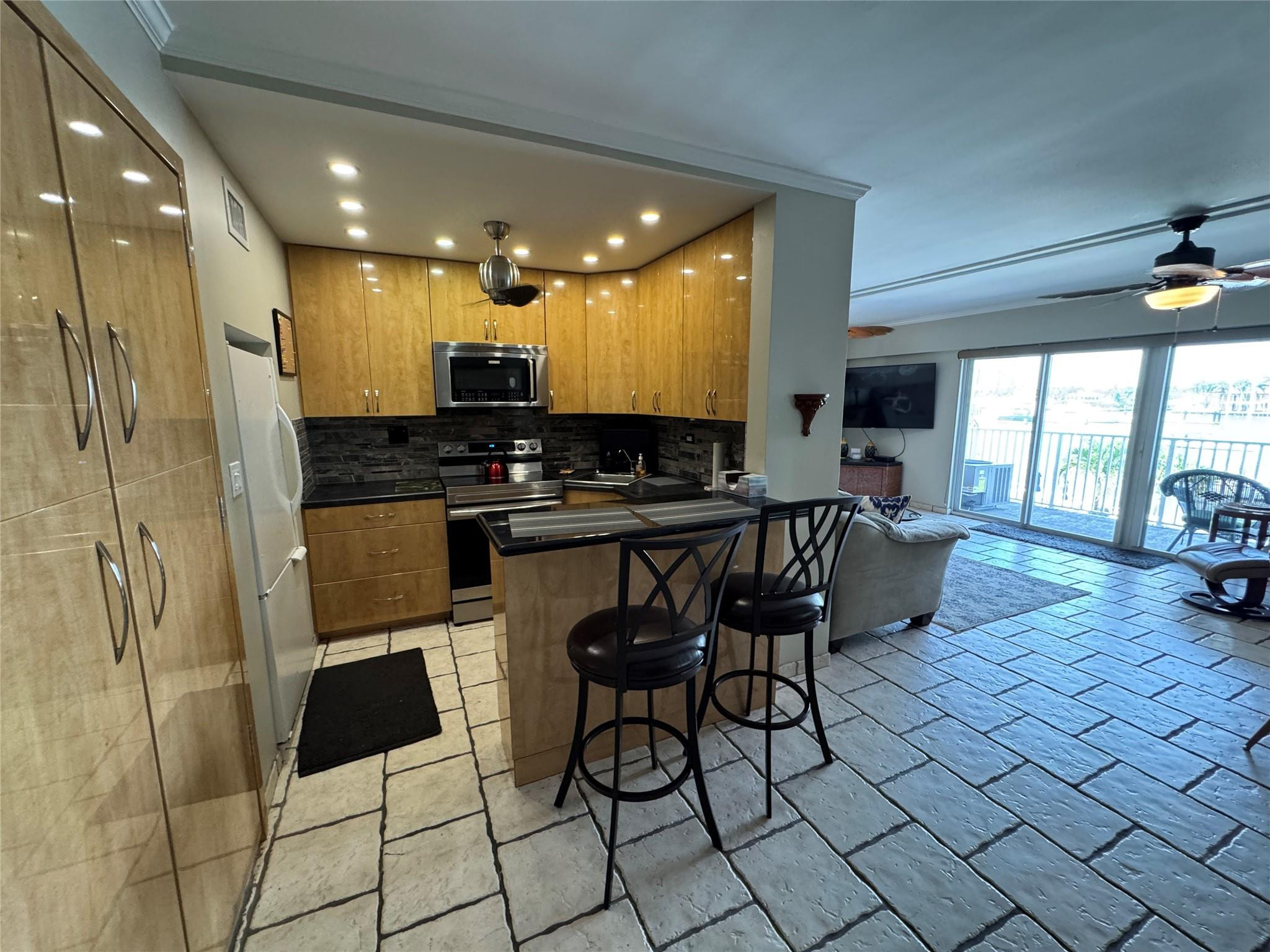 95 North Birch Road, Unit 301 Fort Lauderdale, FL 33304 - Photo 3 of 54 Photo 3