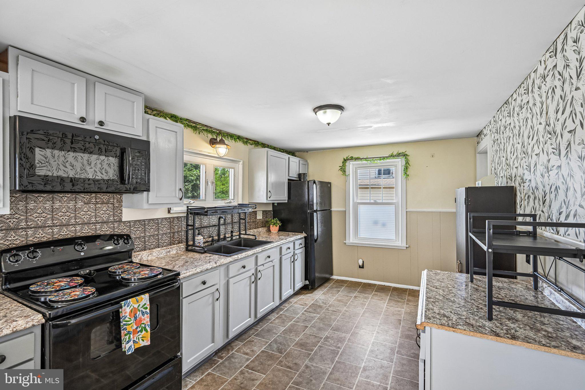 171 Chestnut Street Spring City, PA 19475 - Photo 14 of 51 Bright and inviting kitchen space.