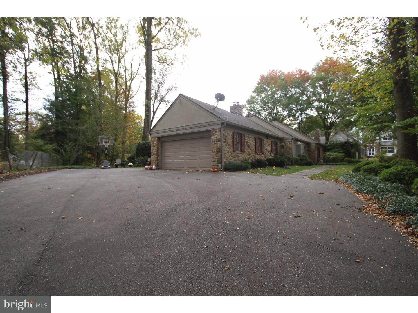 440 Righters Mill Road Penn Valley, PA 19072 - Photo 5 of 25 Garage
